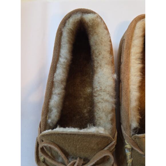 Minnetonka Women's Size 8 Golden Tan Sheepskin Slippers House Shoes - Picture 3 of 14